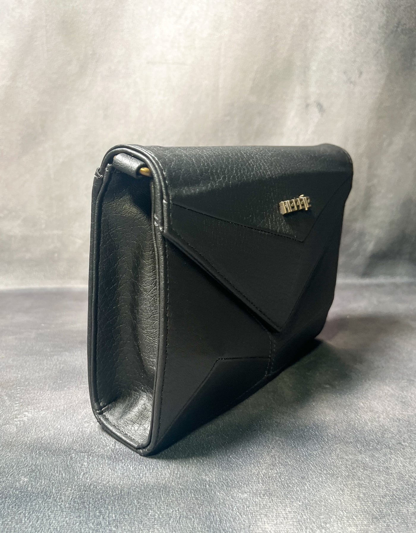 HEREJE - MANILLA BLACK