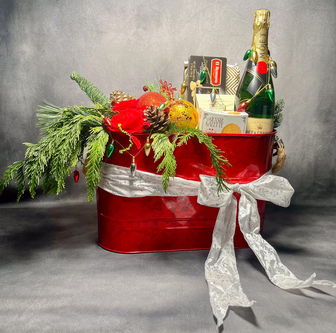 IT'S BIGINNING TO LOOK A LOT LIKE CHRISTMAS - MOET