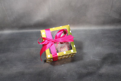 4 STRAWBERRY DECO WITH CHOCOLATES