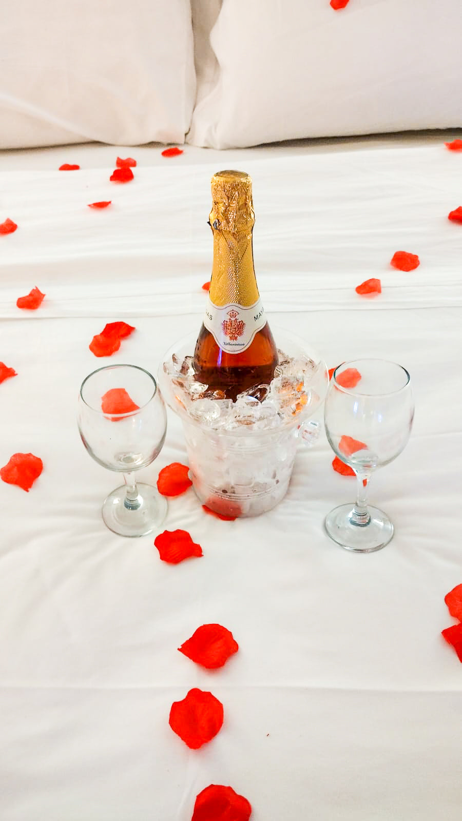 HAPPY ANNIVERSARY - ROOM DECORATION