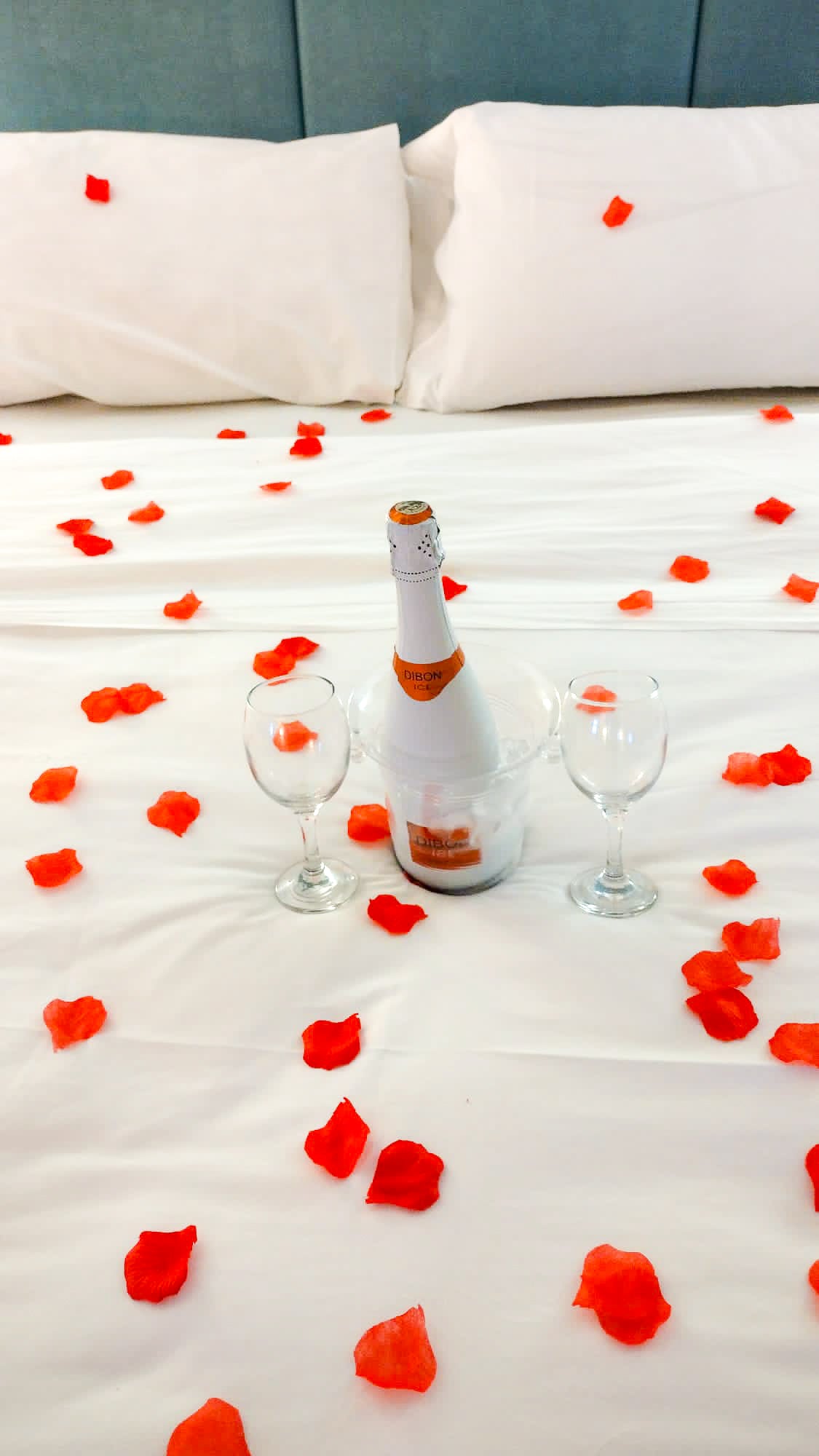 HAPPY ANNIVERSARY - ROOM DECORATION