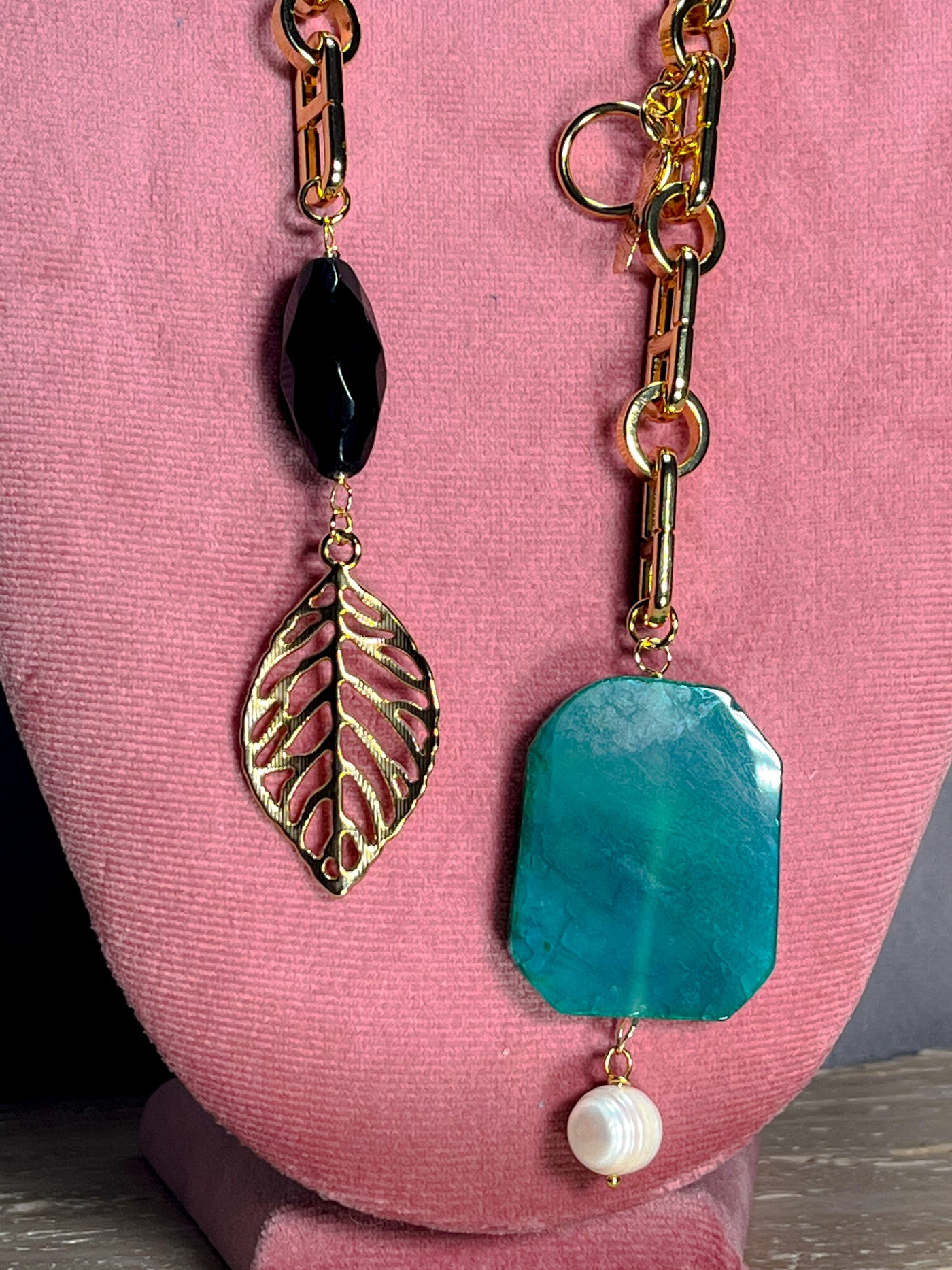 PRETTY METAL & STONE