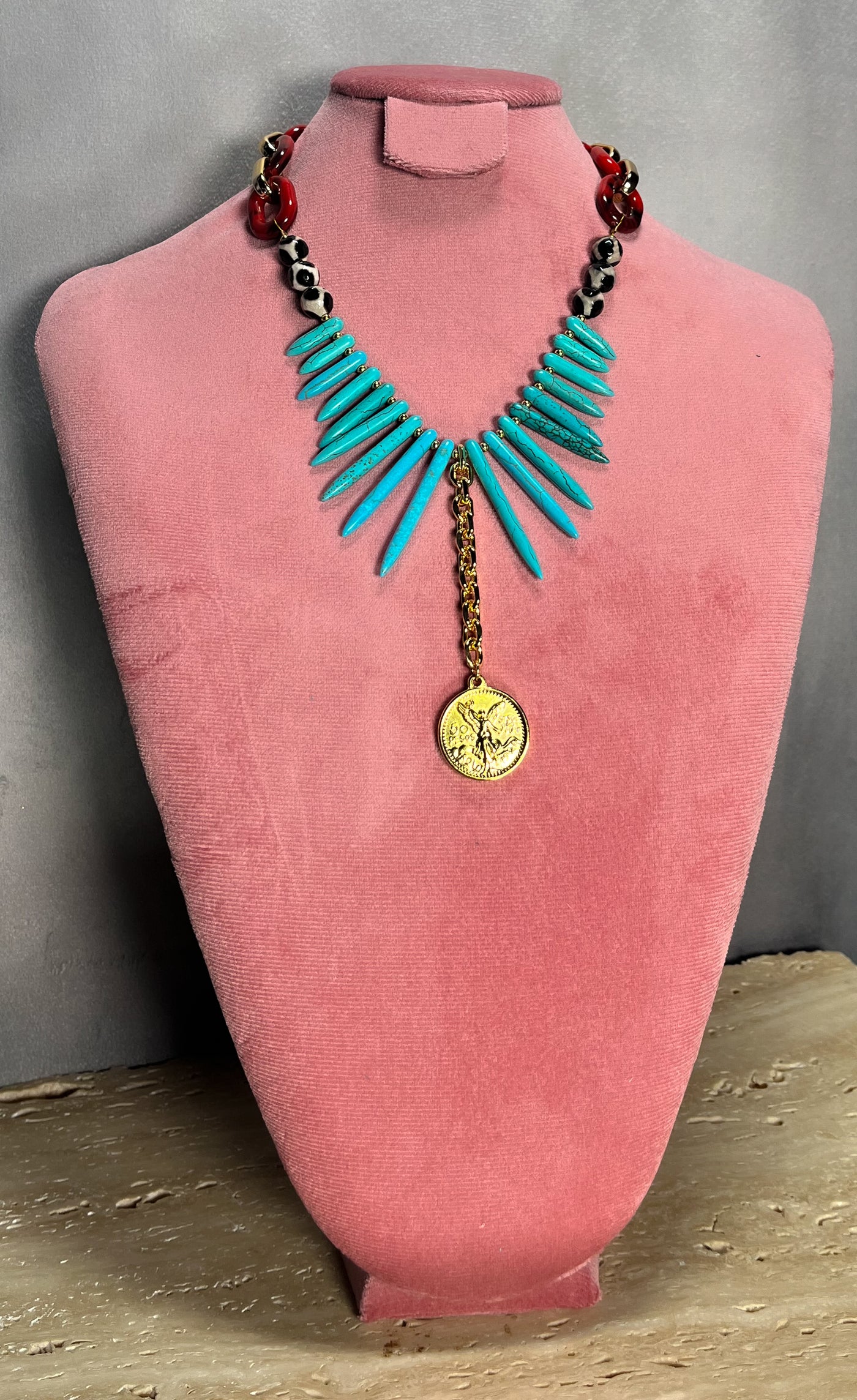 PRETTY QUARTZ NECKLACE
