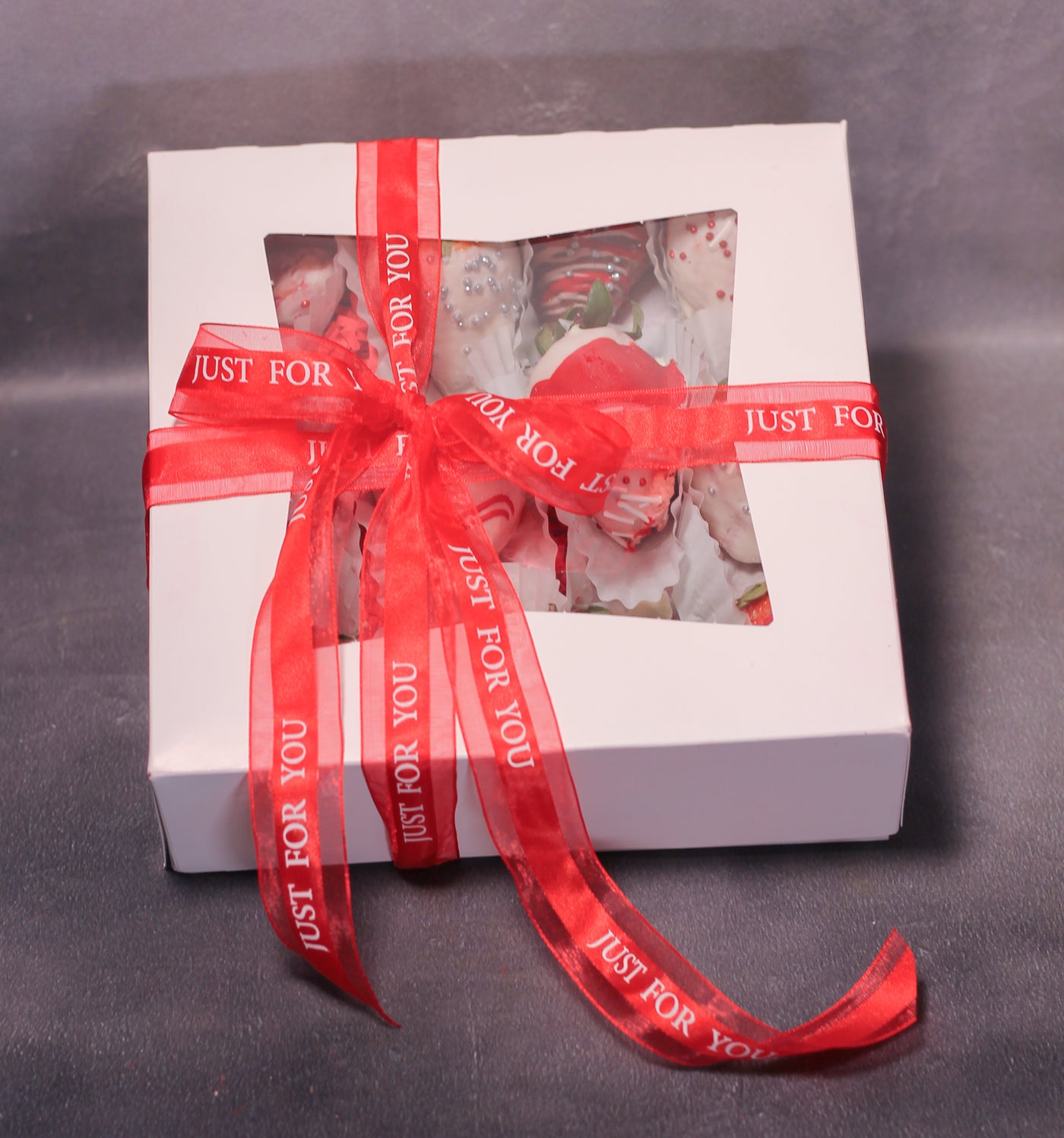 SWEET & BEAUTIFUL STRAWBERRIES